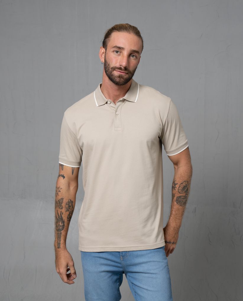 Polo básica con tipping en cuello y puños para hombre