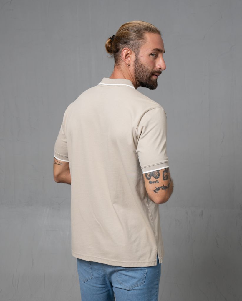 Polo básica con tipping en cuello y puños para hombre