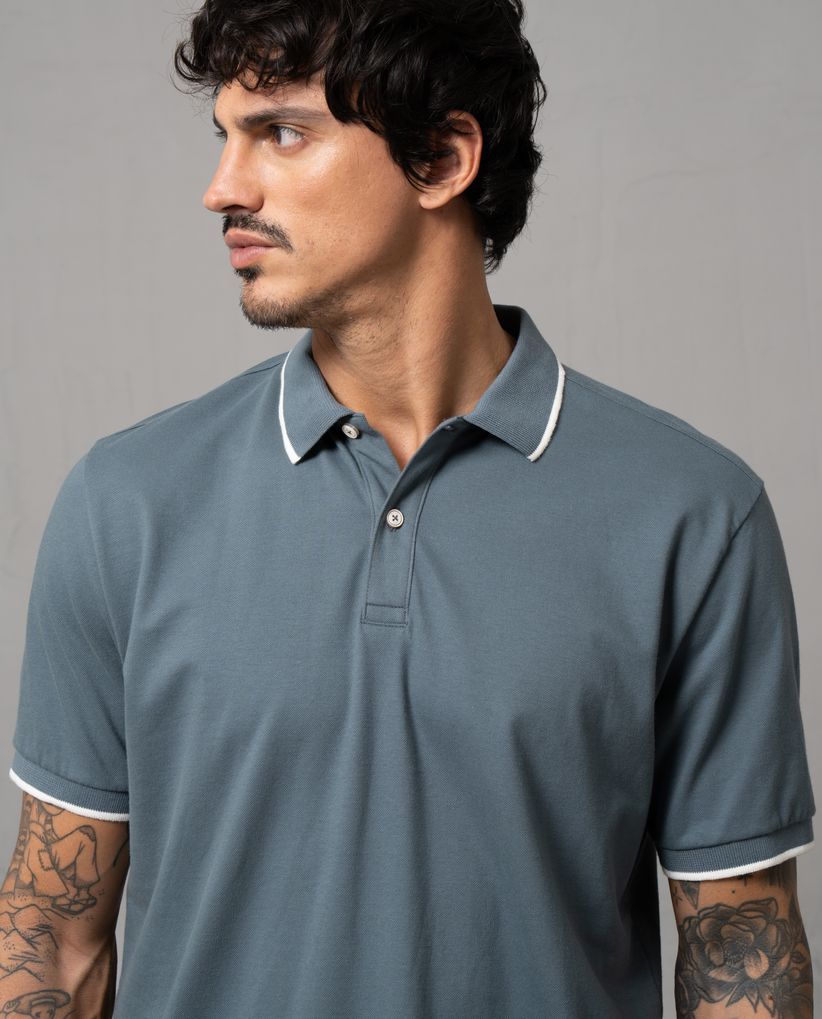 Polo básica con tipping en cuello y puños para hombre