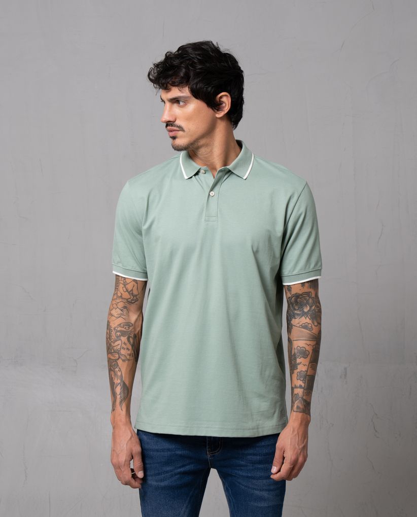 Polo básica con tipping en cuello y puños para hombre