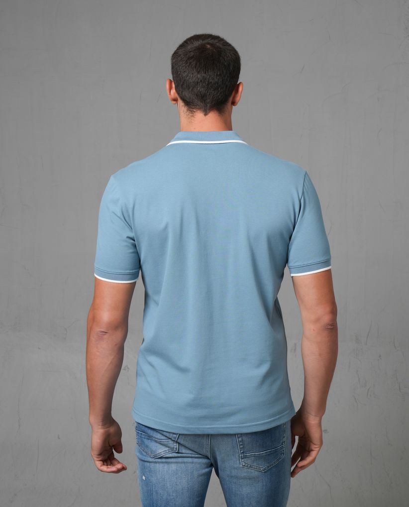Polo básica con tipping en cuello y puños para hombre