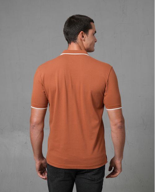 Polo básica con tipping en cuello y puños para hombre