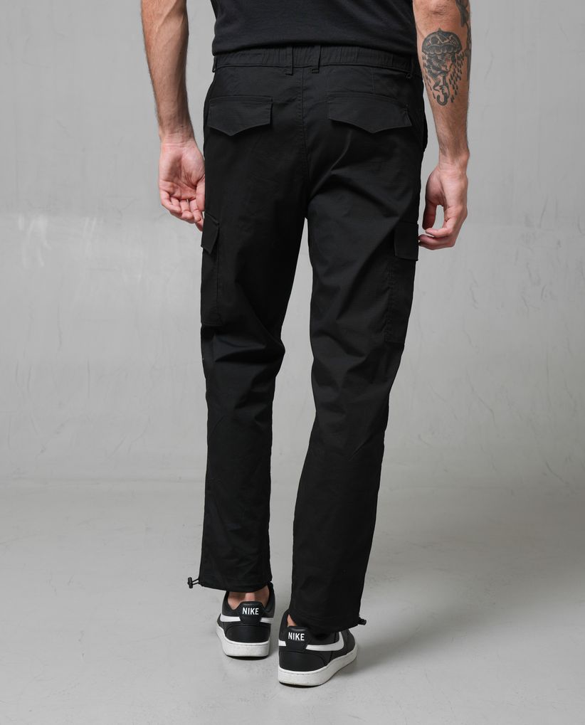 Pantalón tipo cargo para hombre