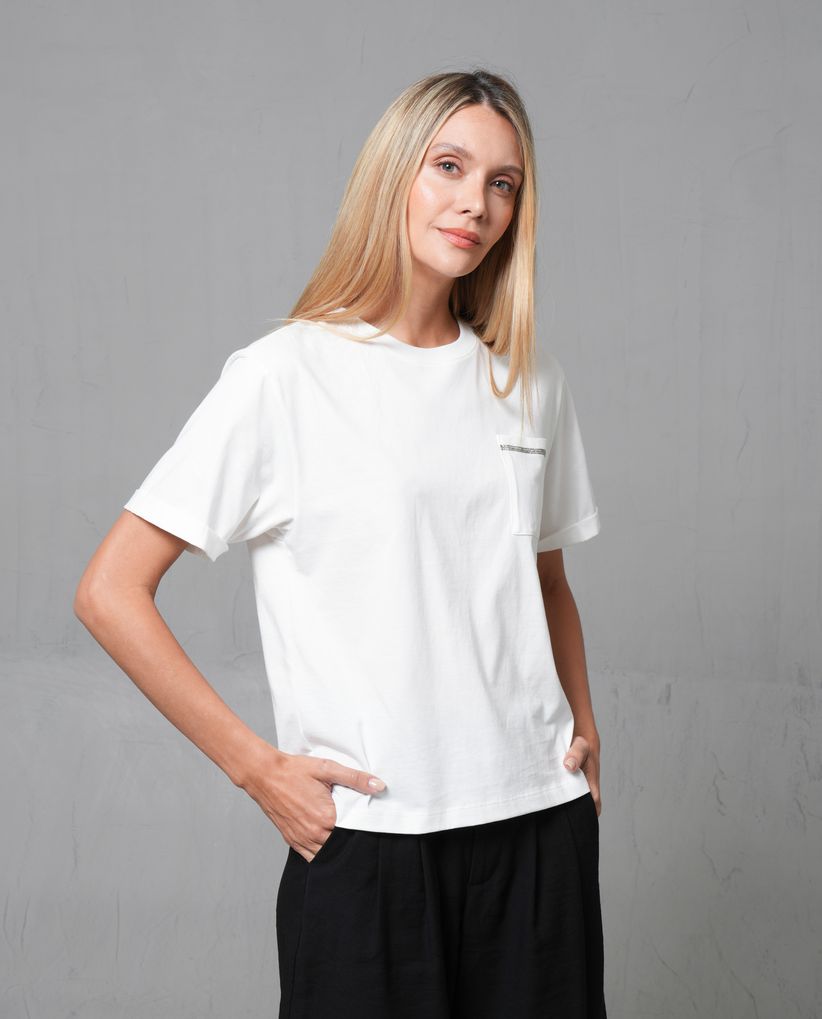 Camiseta con bolsillo y aplique delantero para mujer