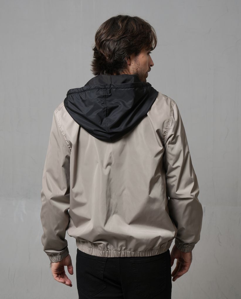 Chaqueta rompevientos para hombre