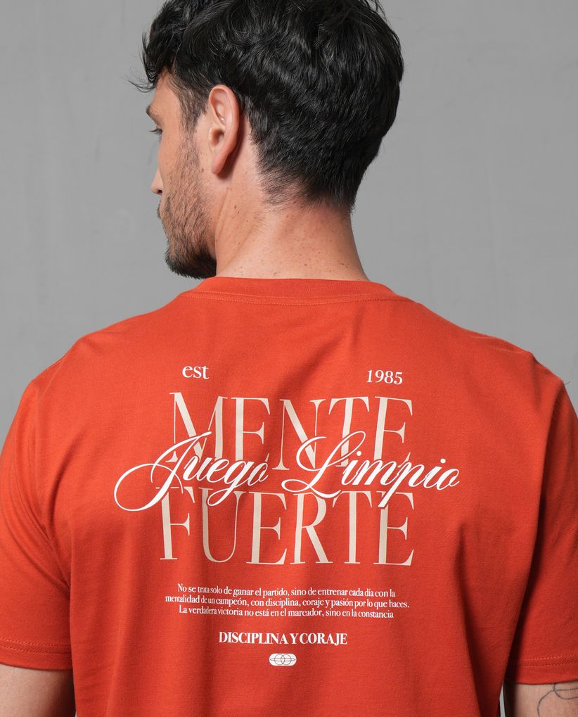 Camiseta con estampado en espalda para hombre
