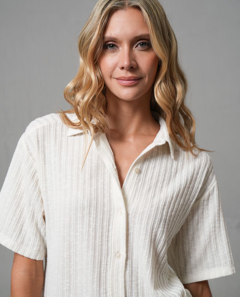 Camisa en tela con textura para mujer