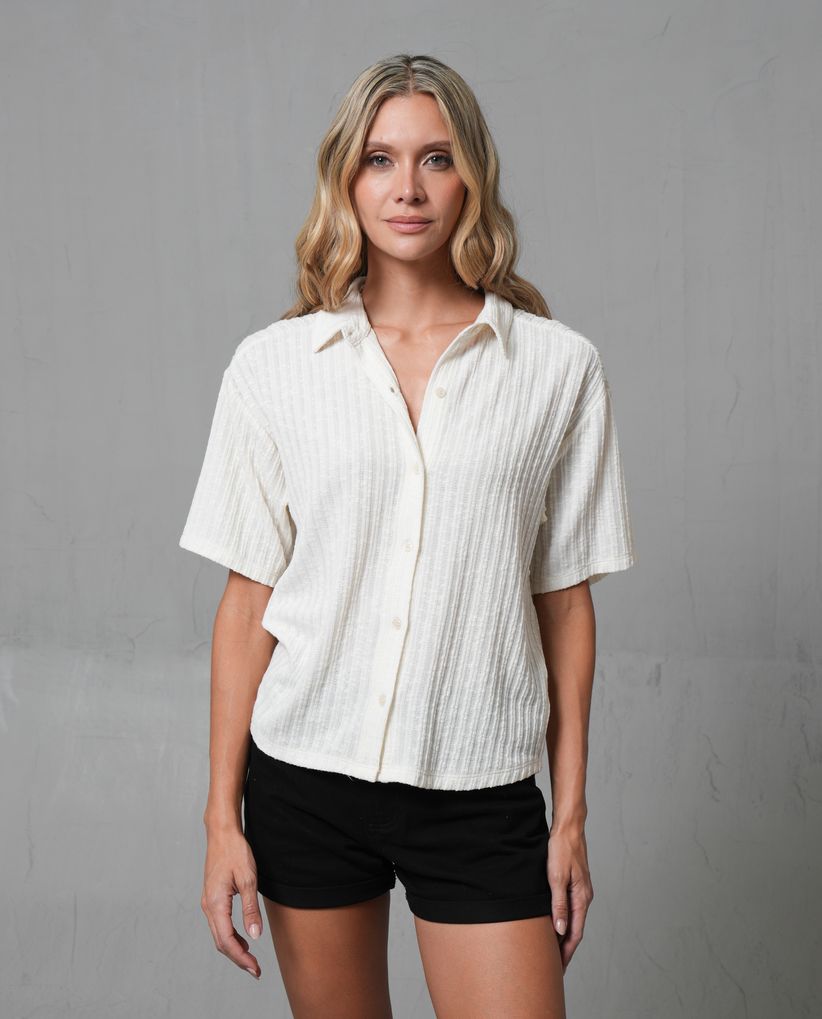 Camisa en tela con textura para mujer