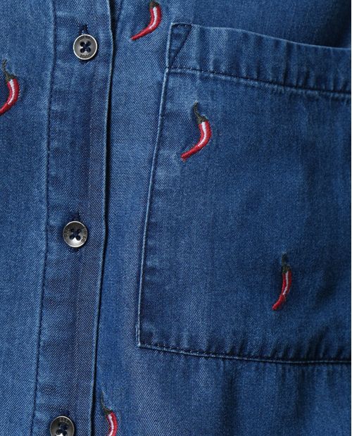 Camisa con detalles bordados para mujer