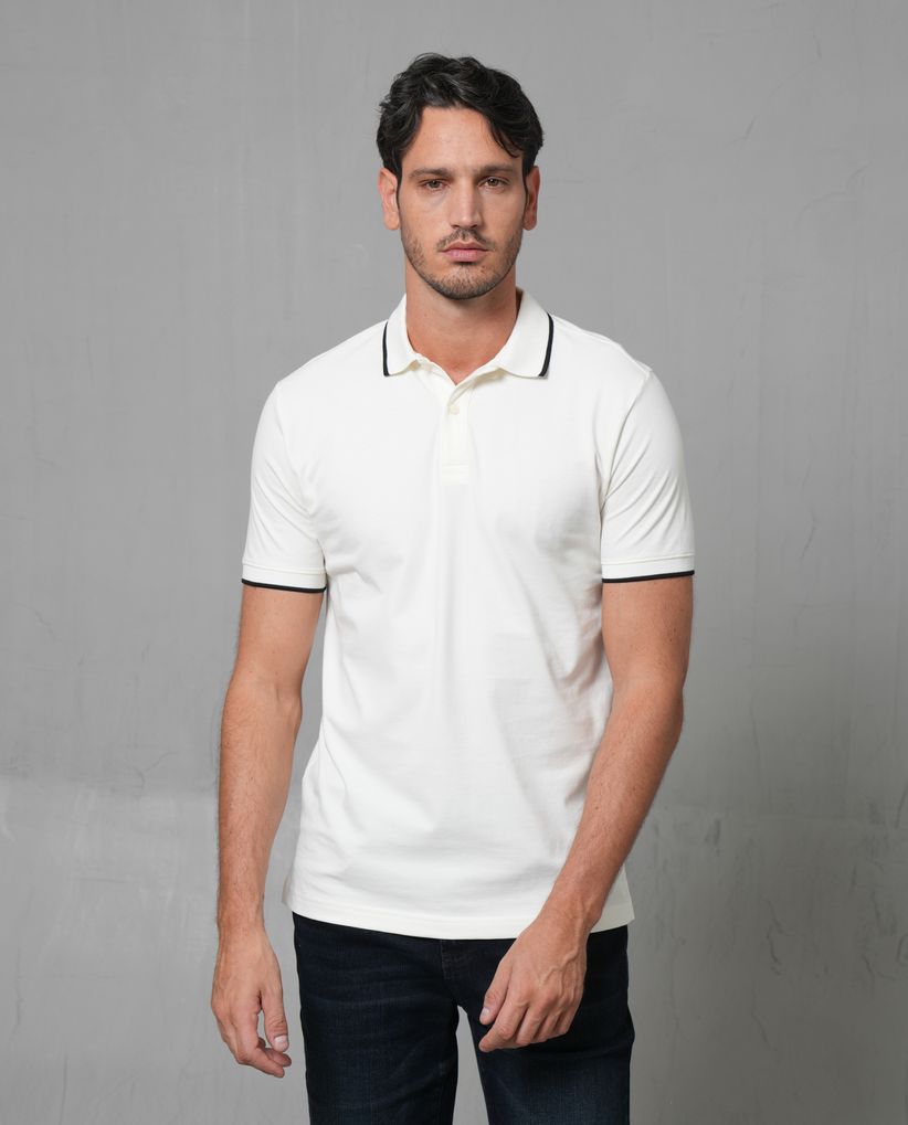 Polo básica con tipping en cuello y puños para hombre