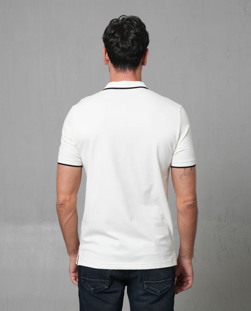 Polo básica con tipping en cuello y puños para hombre
