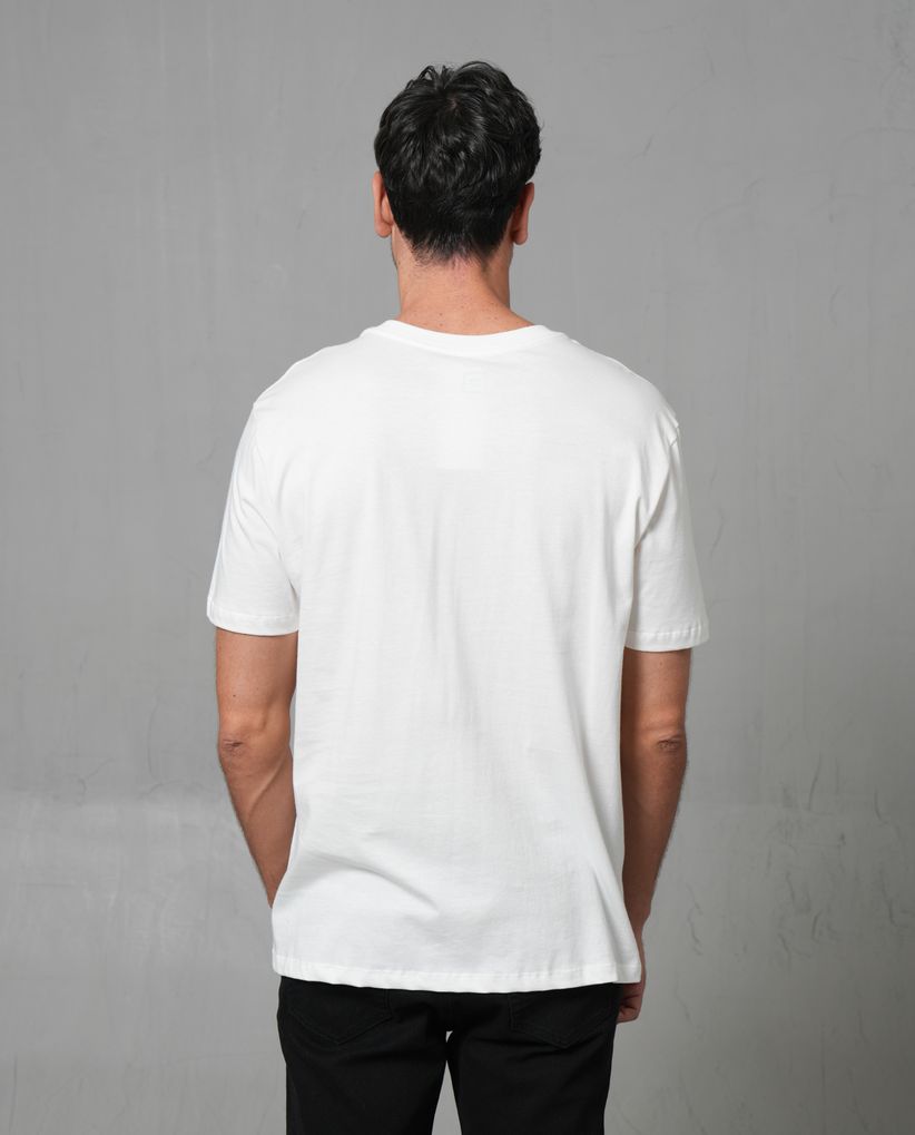 Camiseta con cuello redondo y estampado en frente para hombre