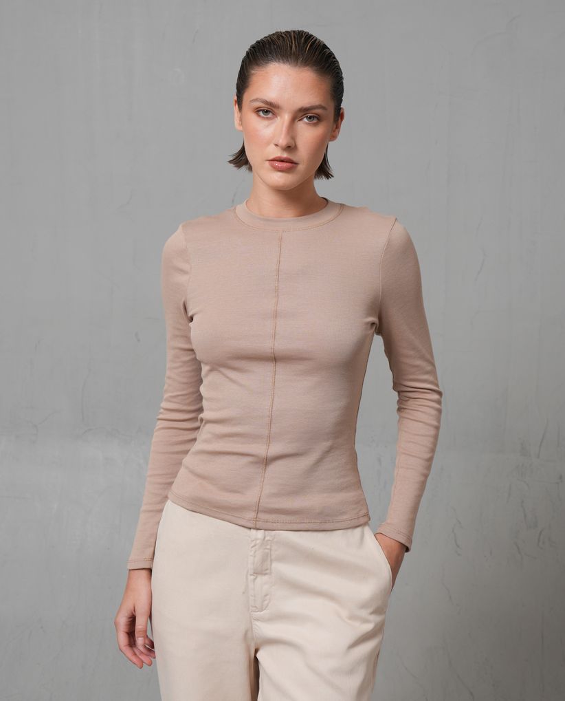 Camiseta manga larga con corte decorativo en frente para mujer