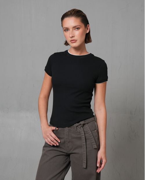 Camiseta manga corta con cuello redondo para mujer