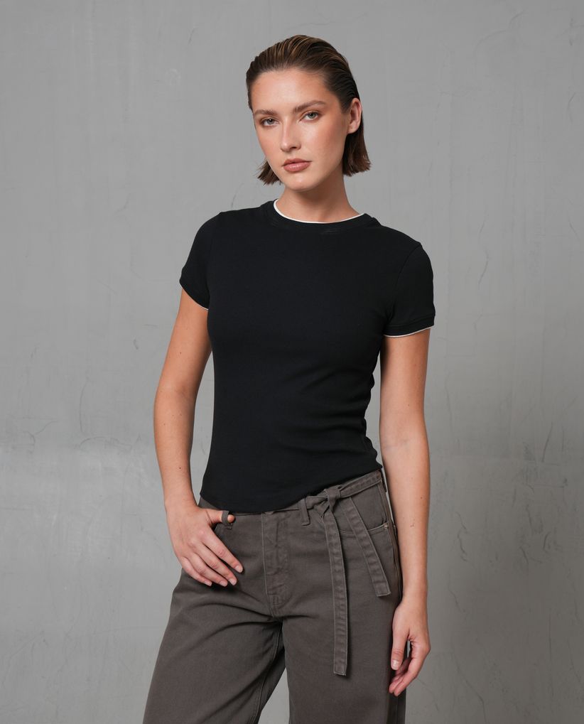 Camiseta manga corta con cuello redondo para mujer