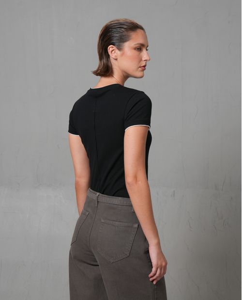 Camiseta manga corta con cuello redondo para mujer