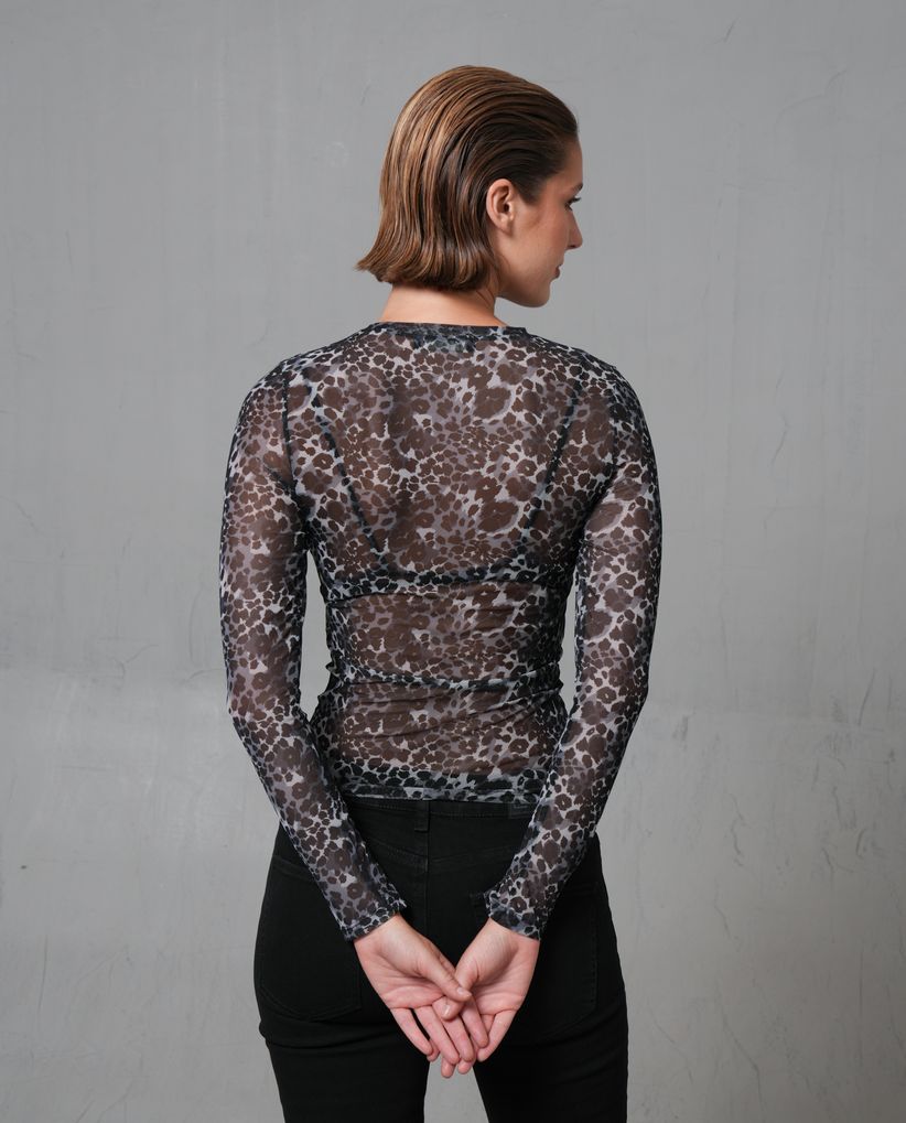 Camiseta ajustada con cuello redondo y animal print para mujer