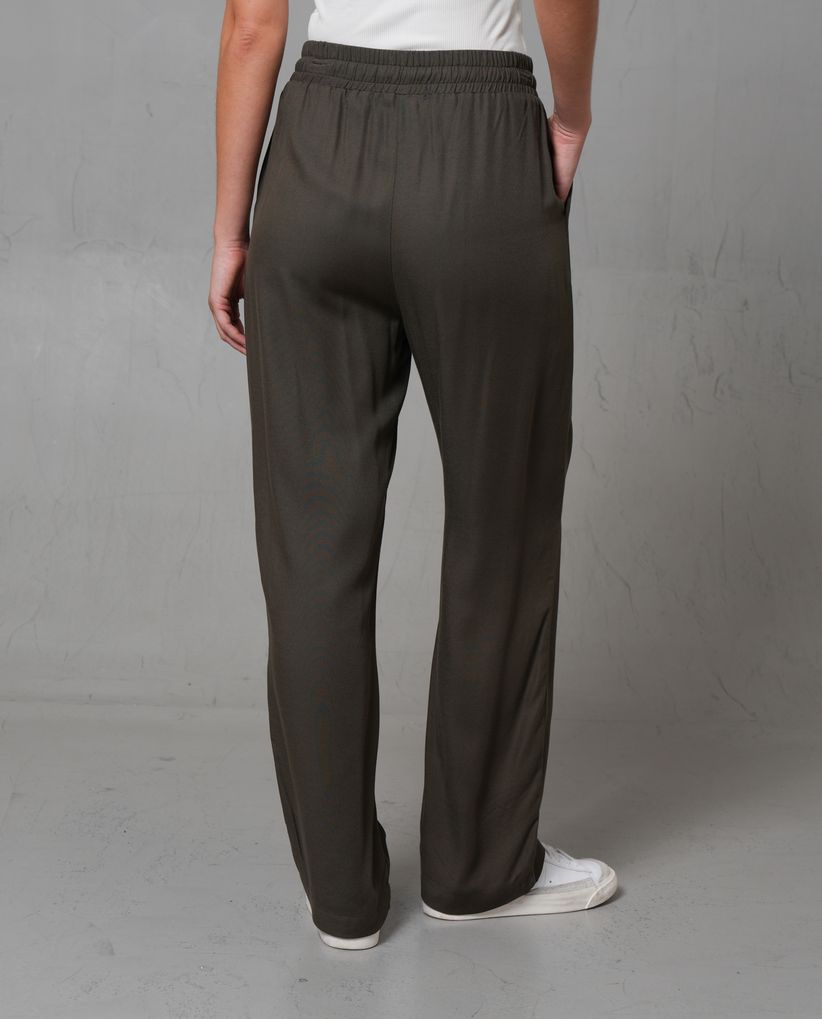 Pantalón con cintura elástica y bolsillos diagonales para mujer