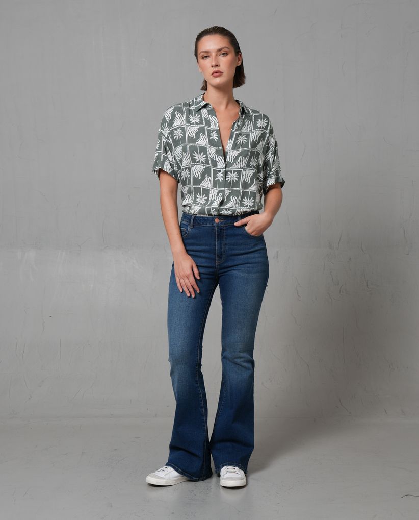 Camisa resort con estampado full print para mujer