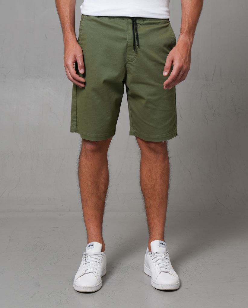 Bermuda con cordón ajustable en cintura para hombre