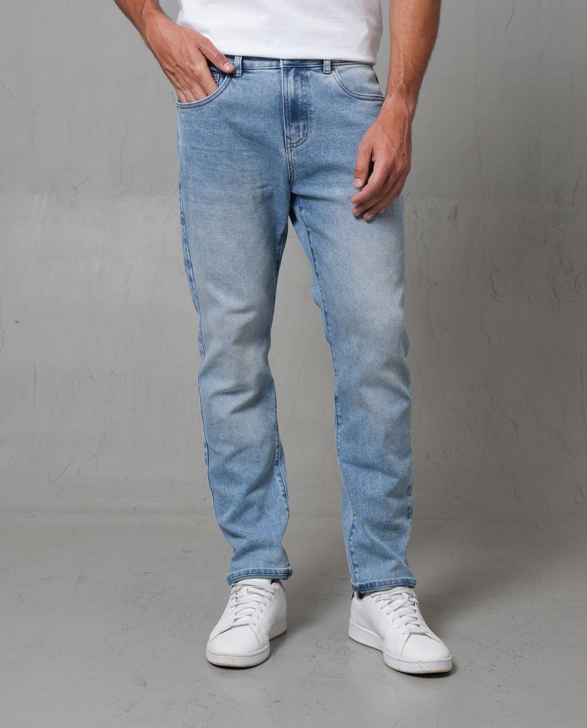 Jean Straight tono claro para hombre