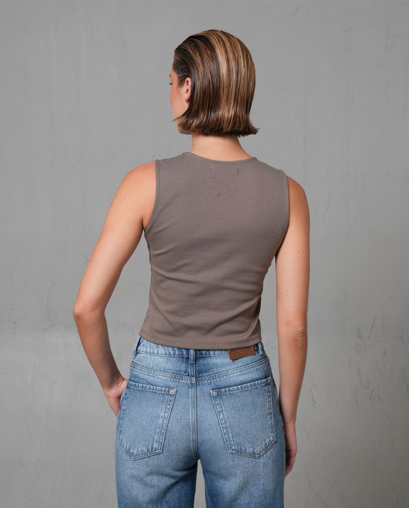 Chaleco ajustado con botones en frente para mujer