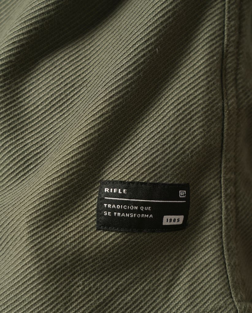 Camisa manga corta con cuello camisero para hombre