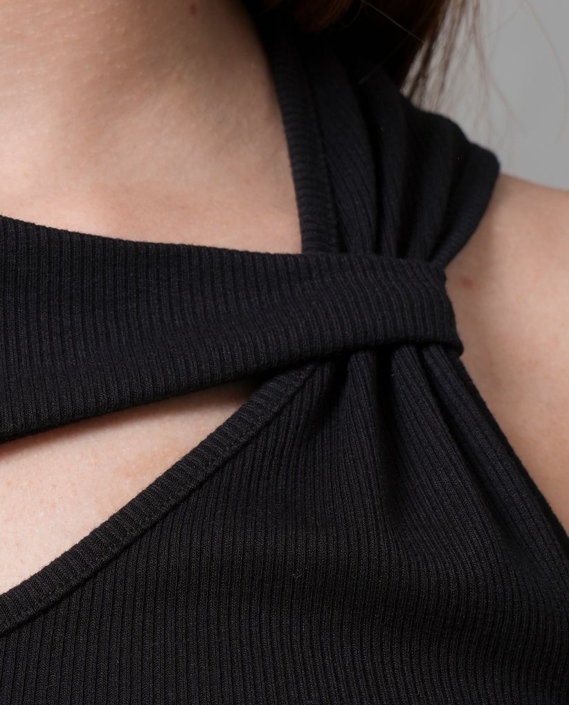 Camiseta manga sisa semi ajustada para mujer