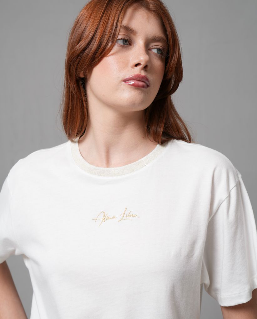 Camiseta manga corta con bordado en frente para mujer