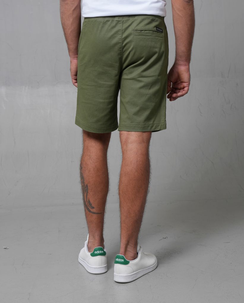 Bermuda con cordón ajustable en cintura para hombre