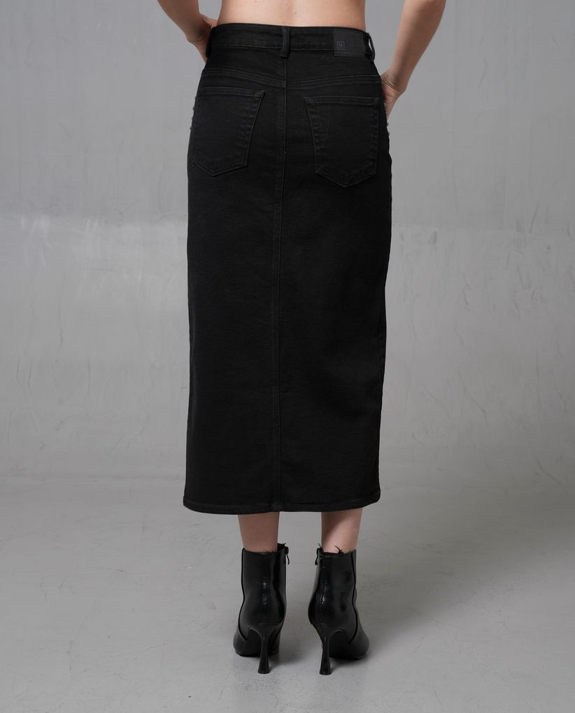 Falda larga en denim negro con abertura en frente para mujer