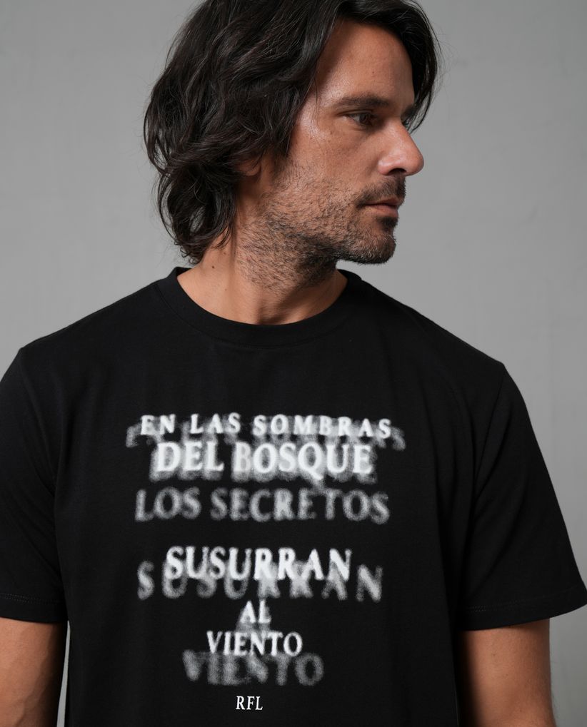 Camiseta cuello redondo con estampado en frente para hombre