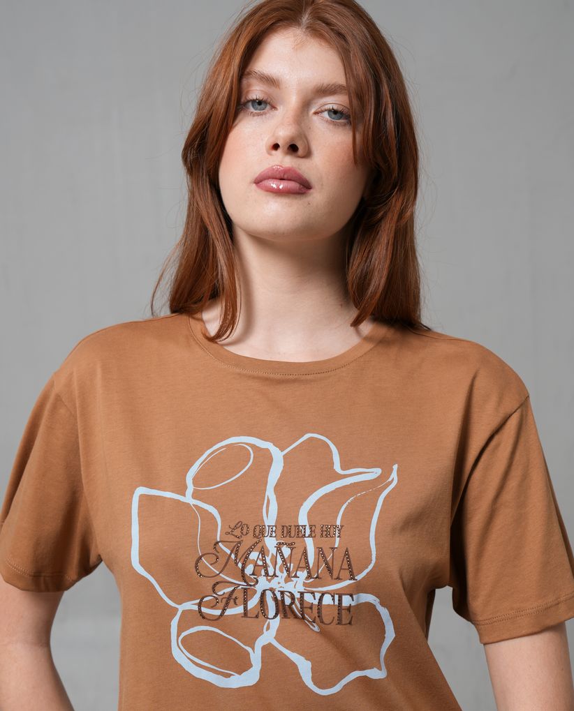 Camiseta cuello redondo con estampado en frente para mujer