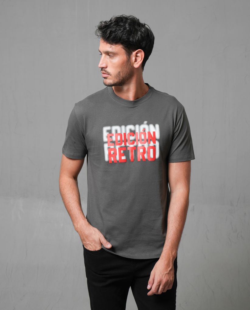 Camiseta con estampado en frente para hombre