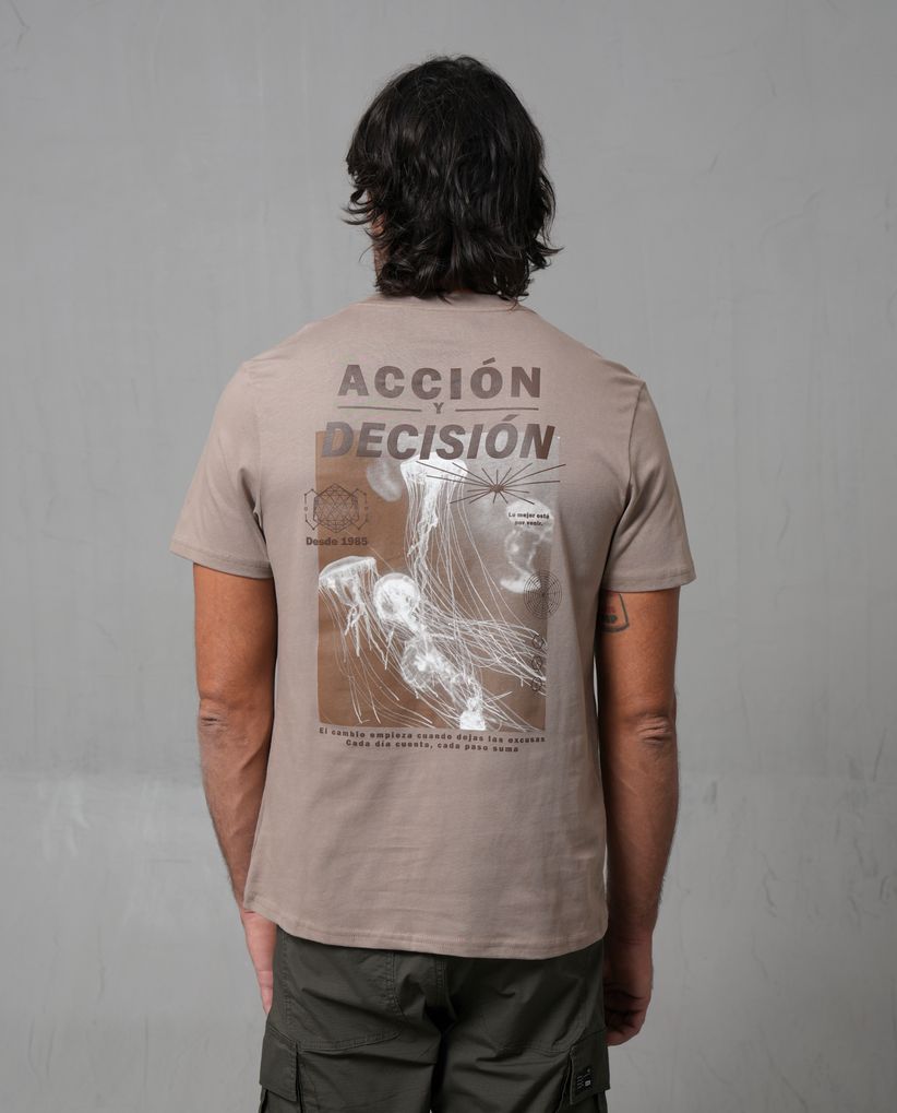 Camiseta con estampado en espalda para hombre