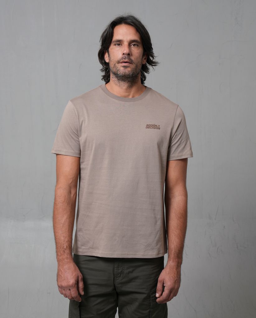 Camiseta con estampado en espalda para hombre