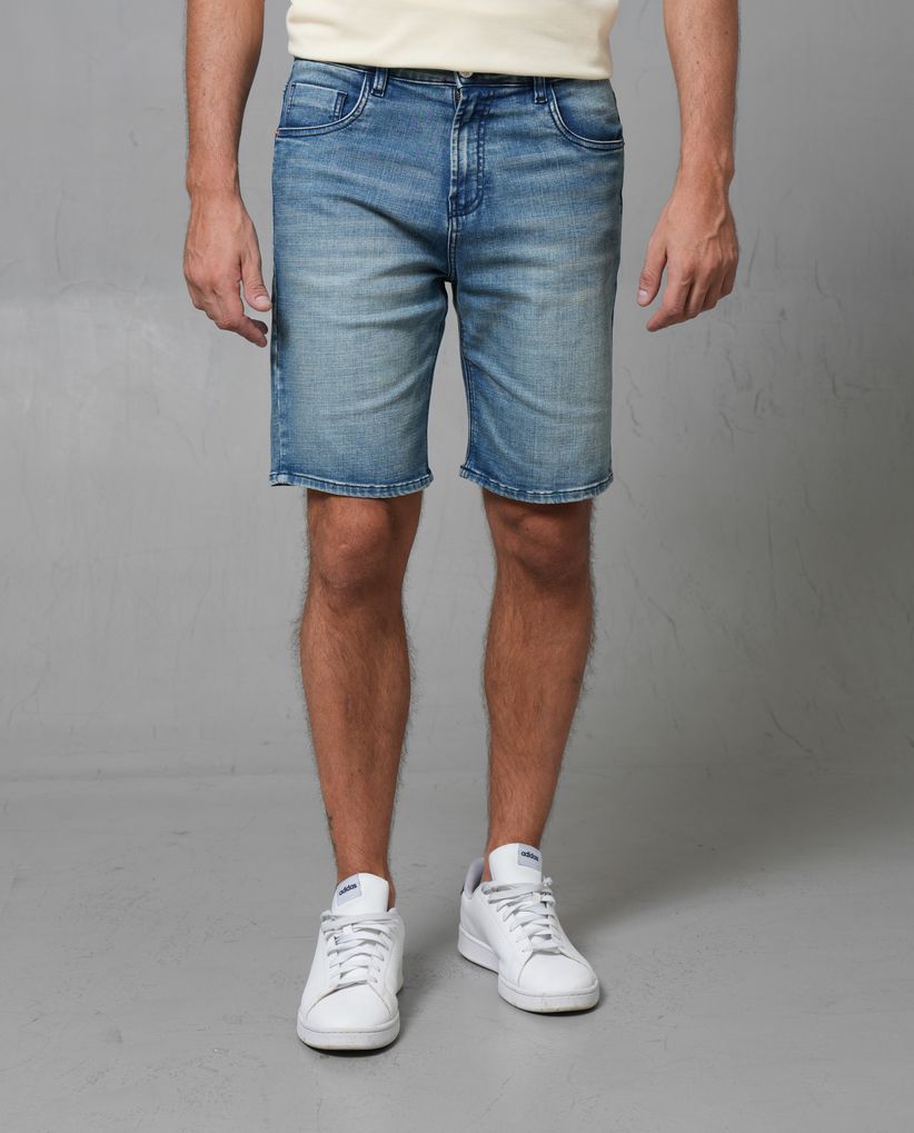 Bermuda en denim azul claro para hombre