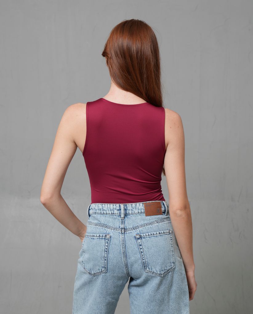 Camiseta ajustada manga sisa para mujer