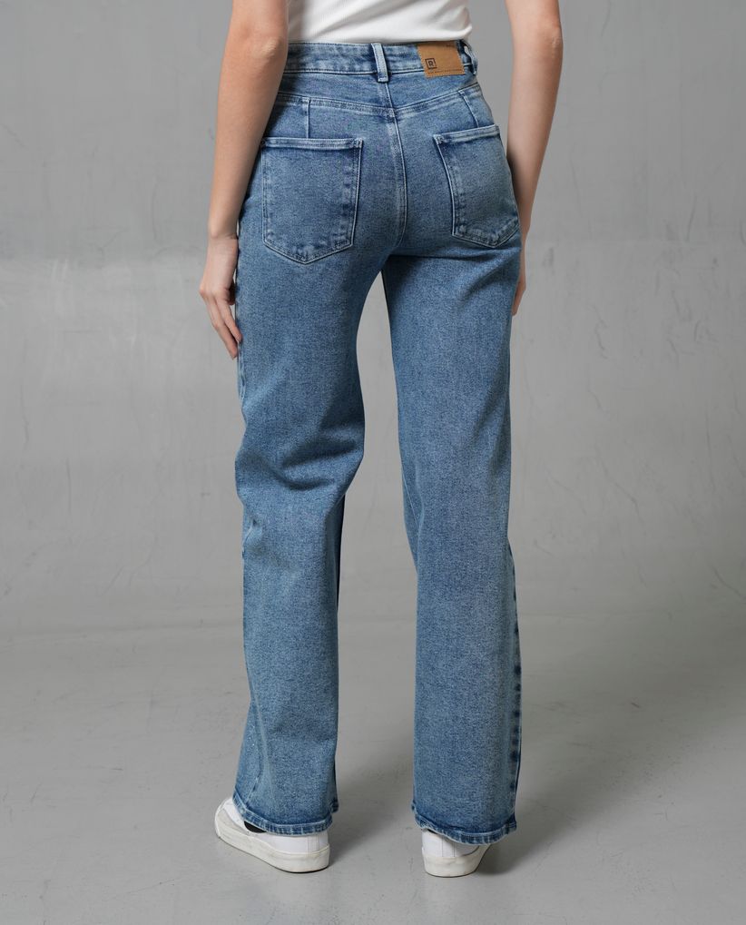 Jean Wide Leg tono claro con iluminaciones en muslos para mujer