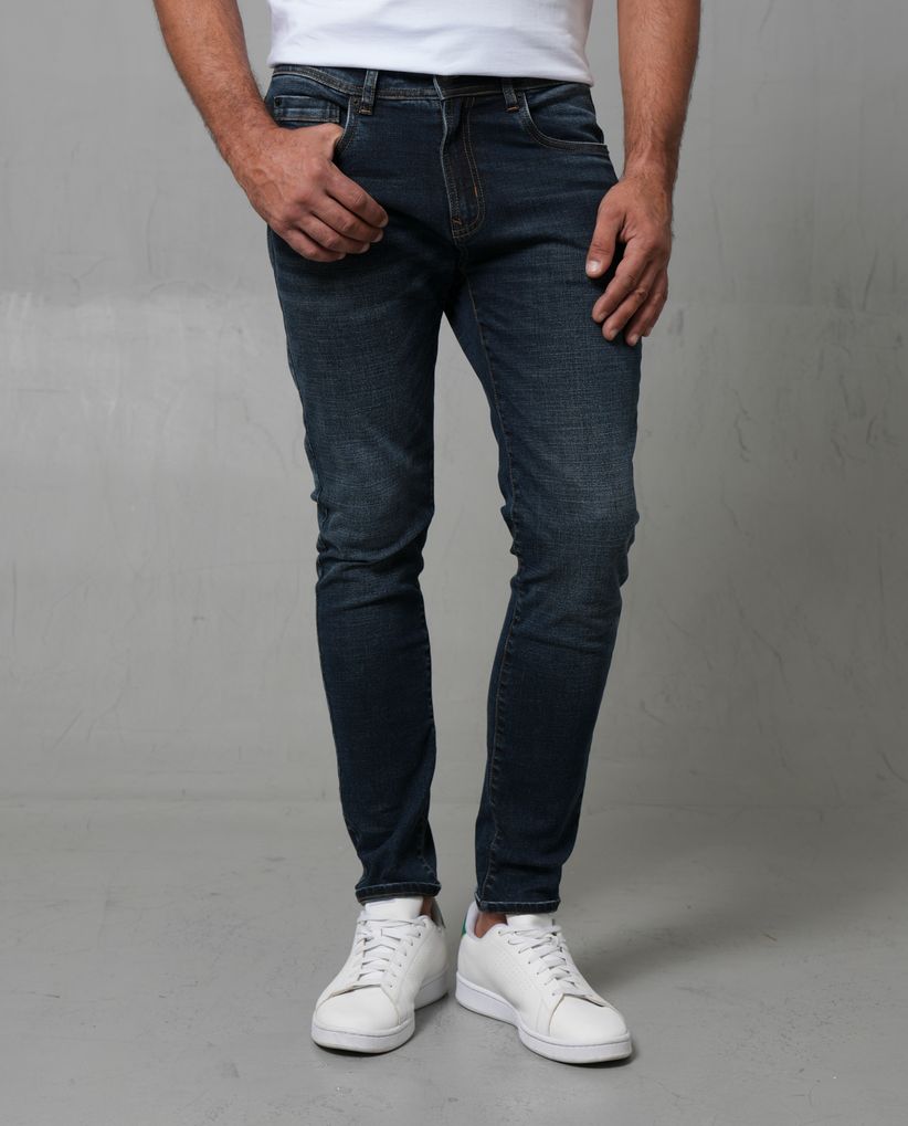 Jean super Slim en tono oscuro para hombre