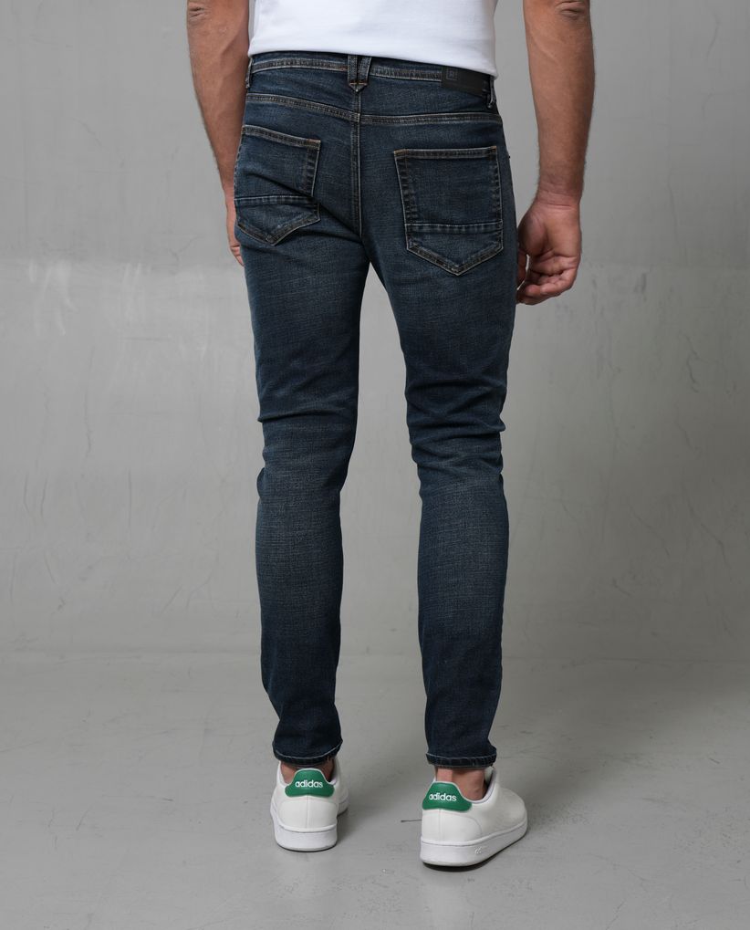 Jean super Slim en tono oscuro para hombre