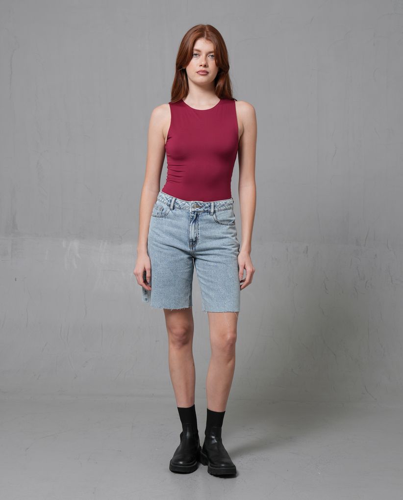 Bermuda cinco bolsillos en todo claro para mujer