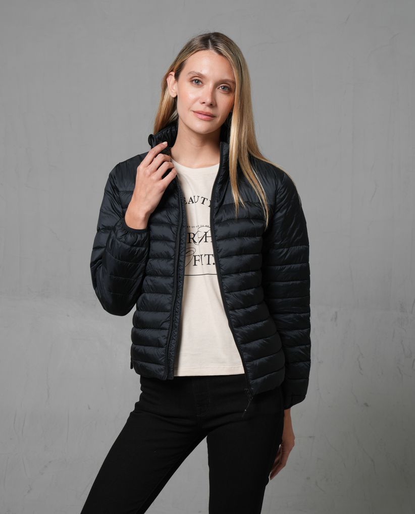Chaqueta acolchada de cuello alto para mujer