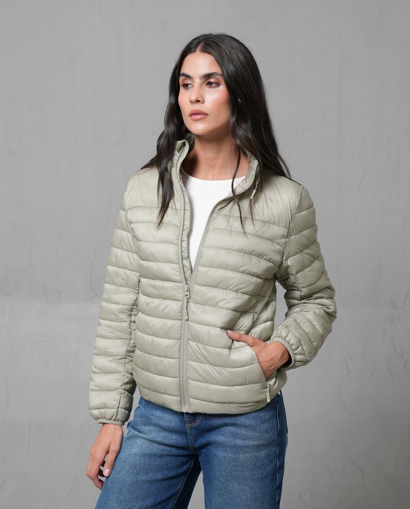 Chaqueta acolchada con capucha para mujer