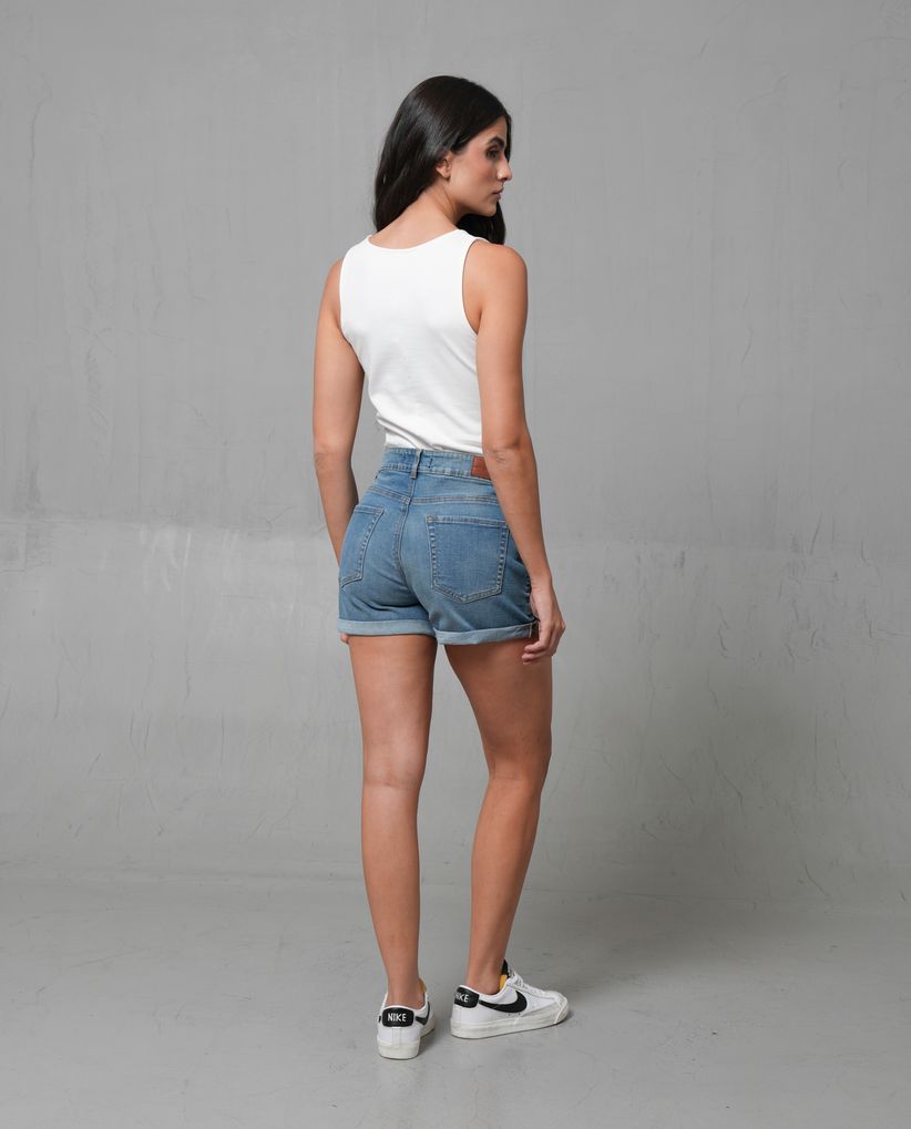 Short con guardapolvo en ruedo para mujer