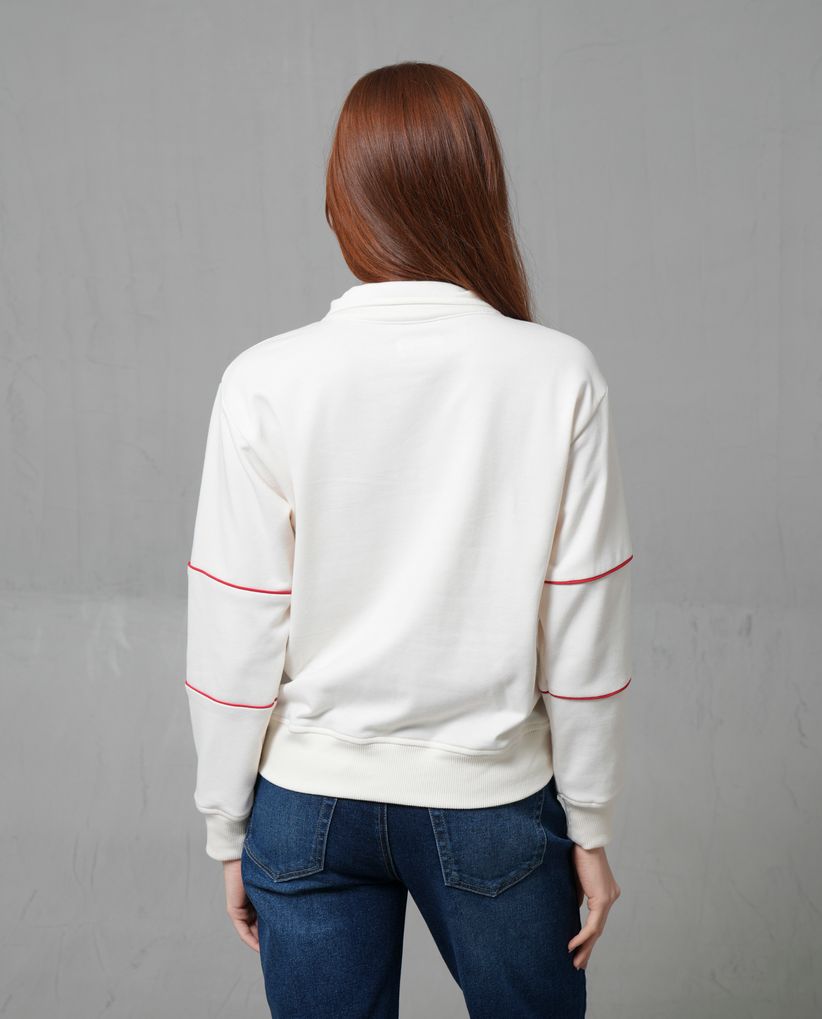 Buzo con cuello nerú y líneas horizontales rojas para mujer