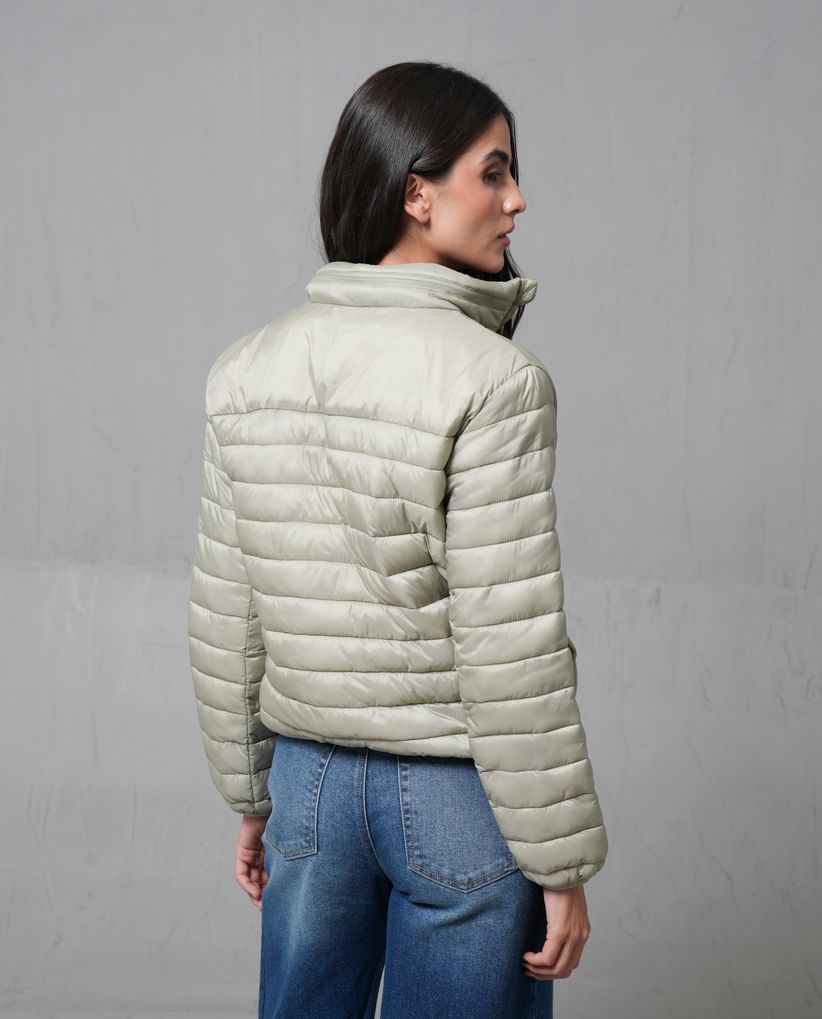 Chaqueta acolchada con capucha para mujer