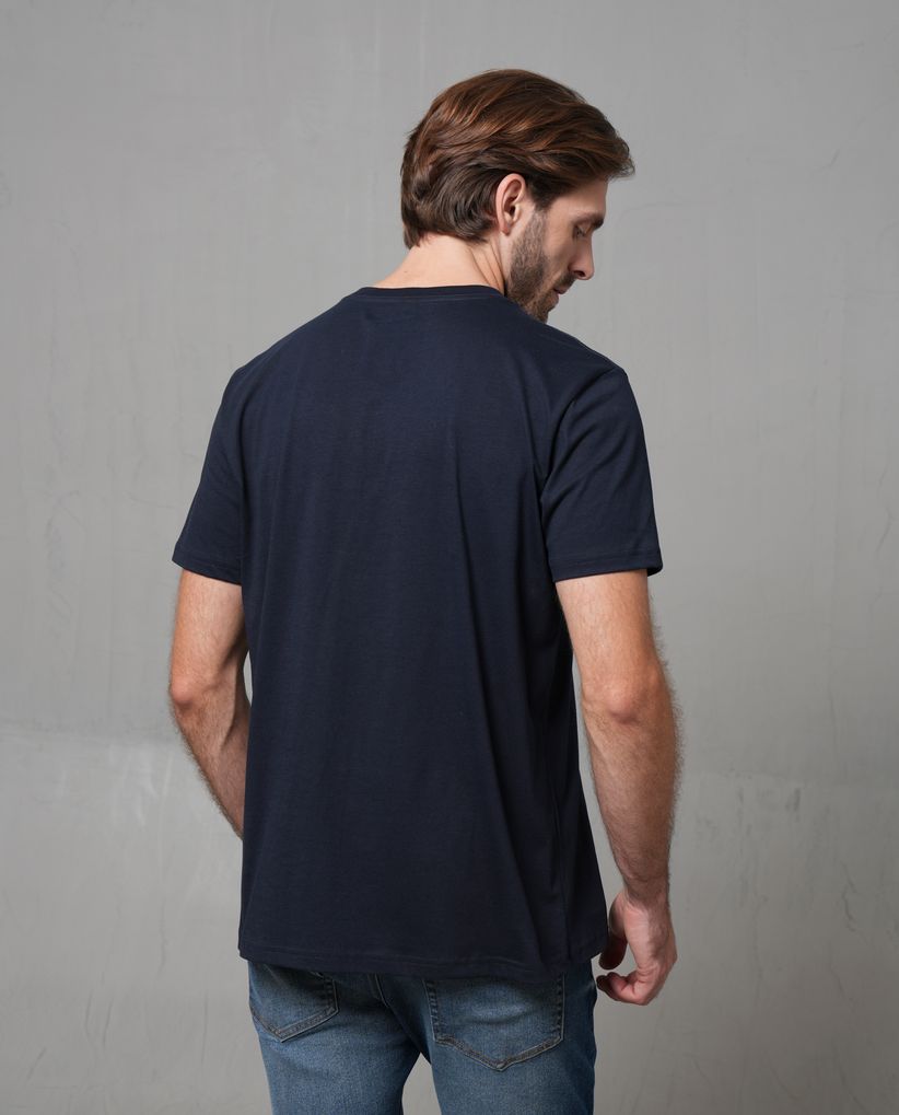 Camiseta con estampado en frente para hombre