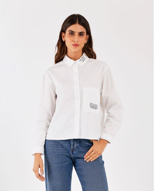 Camisa con bordados decorativos para mujer
