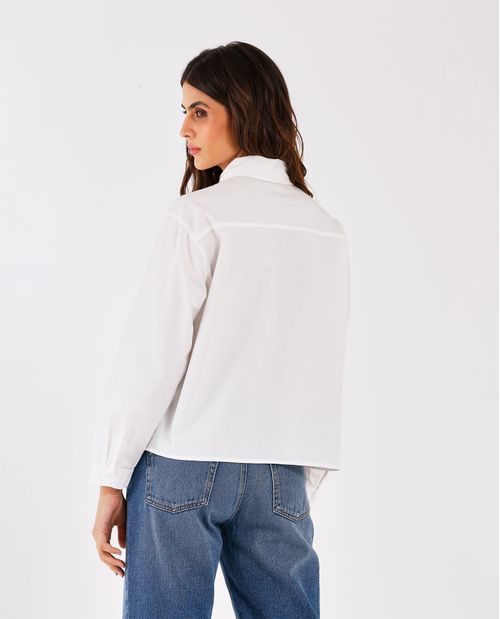 Camisa con bordados decorativos para mujer